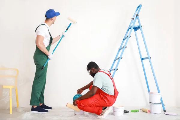 Key features of a trusted painters service tampa provider