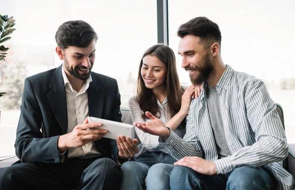 How Real Estate Agents Help Buyers Adapt to a Shifting Property Market
