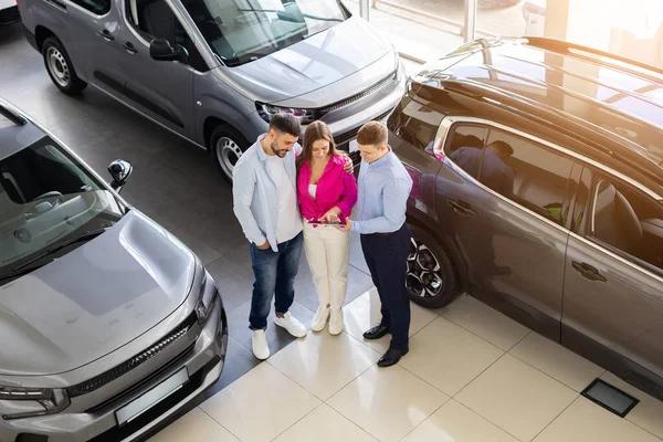 How a Ford Car Dealer Near Me Can Help You Find the Right Vehicle